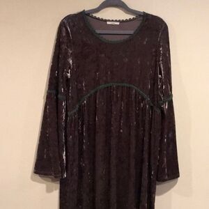 Easel crushed velvet women’s dress size medium